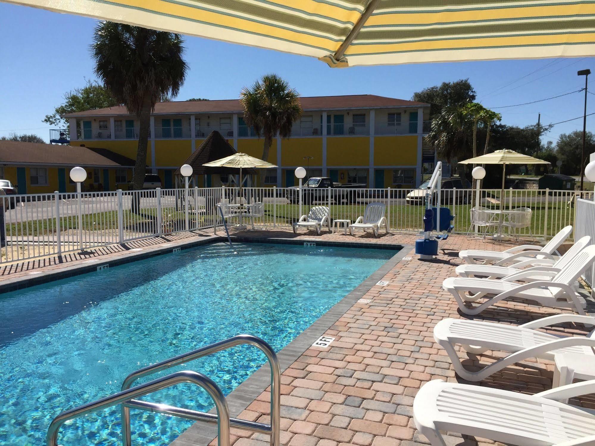 Economy Suites Cypress Gardens Exterior foto